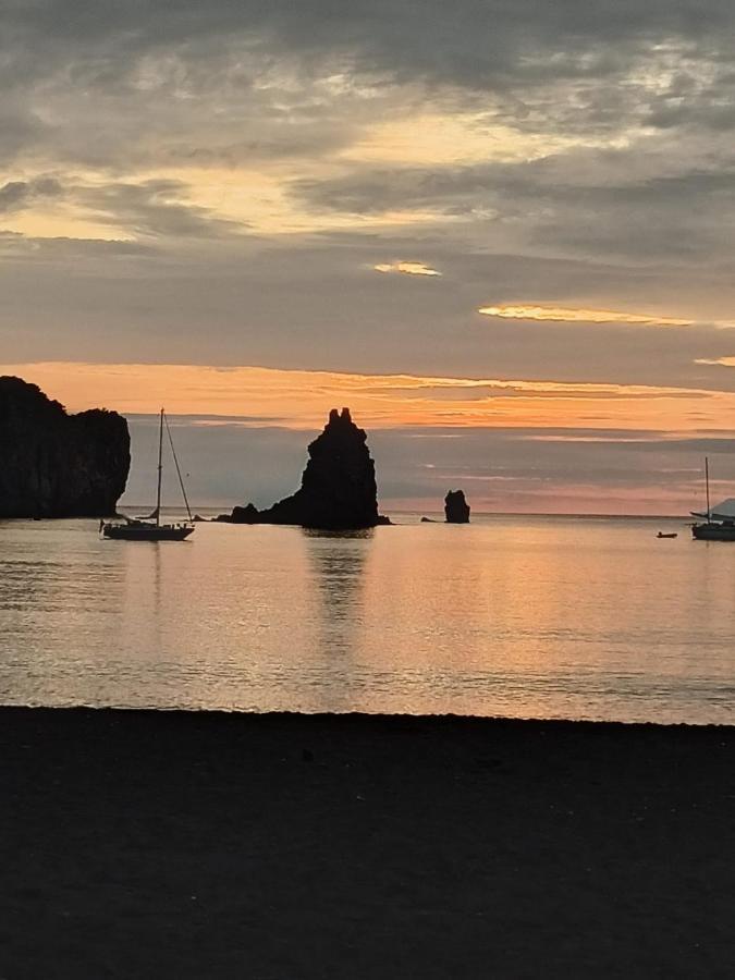 Menichetta 4 Posti Bilo Con Piscina Gratuita Dall' 11 Luglio Al 31 Agosto Vulcano (Isola) Exterior foto